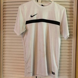 Nike med dri-fit tee shirt